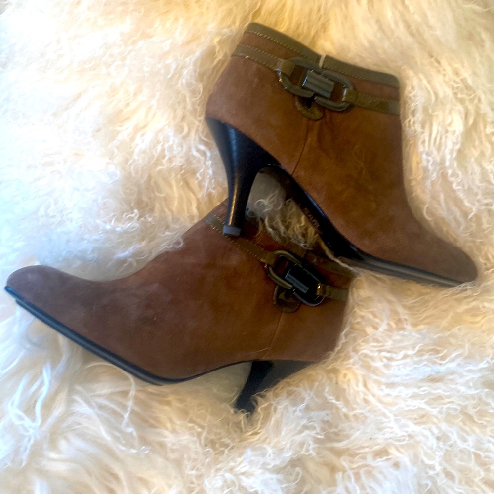 Sofft Womens Belvedere Suede Ankle Boot Bootie Brown w/Olive details Mid Heel